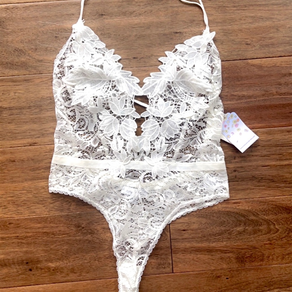 💍👰👰🏾‍♀️NWT In Bloom ivory lace lingerie